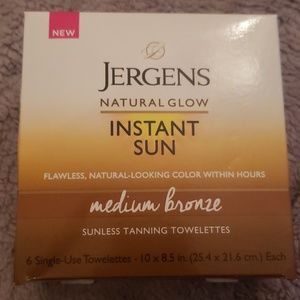 Sun tanning towelettes